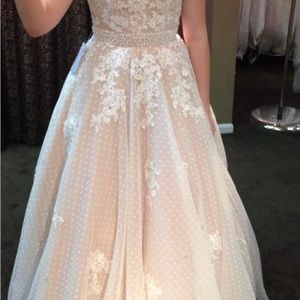One of a Kind/Discontinued Wedding Dress